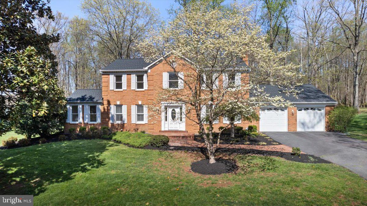 905 Holly Creek Dr