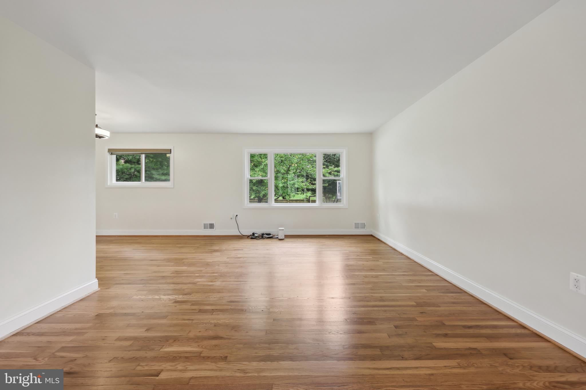 4907 Chanticleer Ave