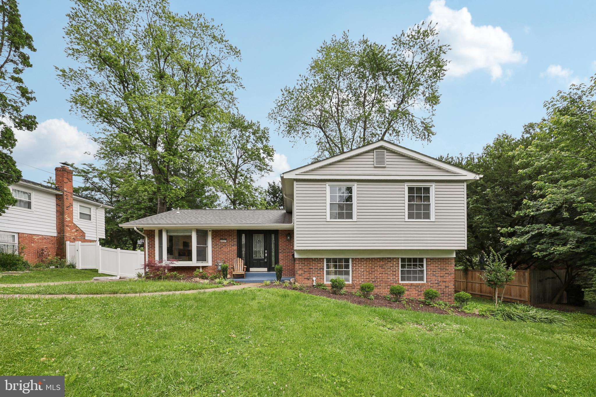 4907 Chanticleer Ave