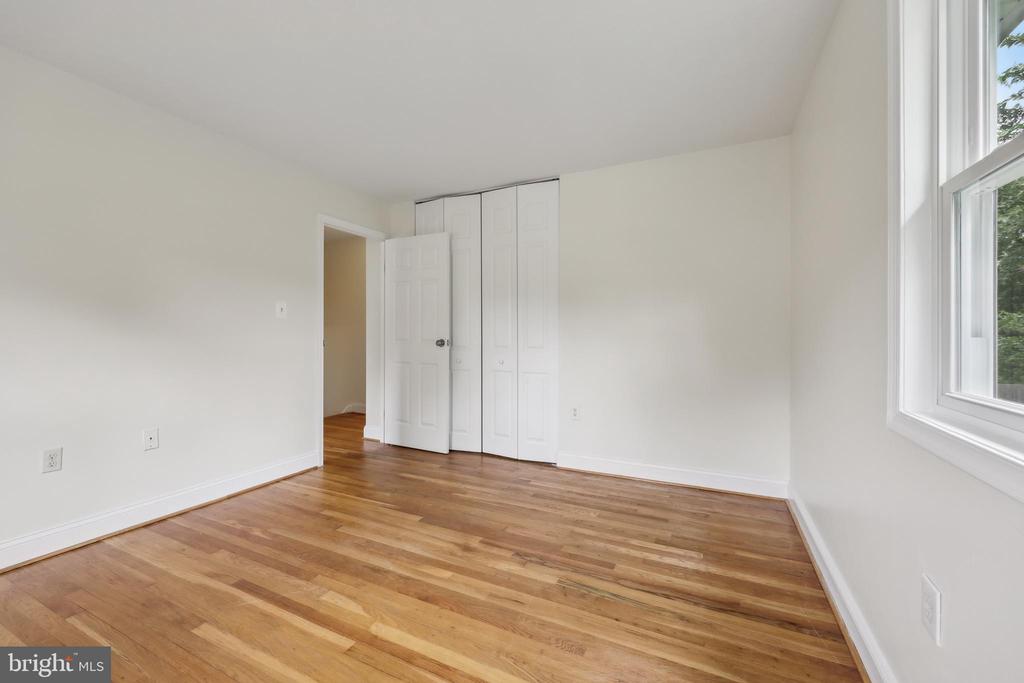 4907 Chanticleer Ave