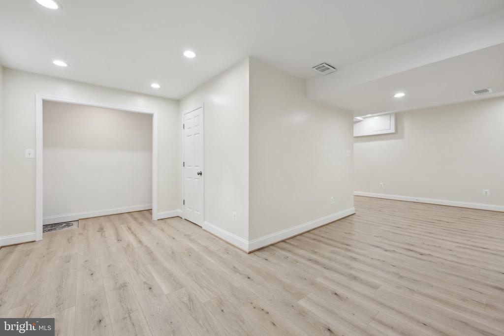 4907 Chanticleer Ave