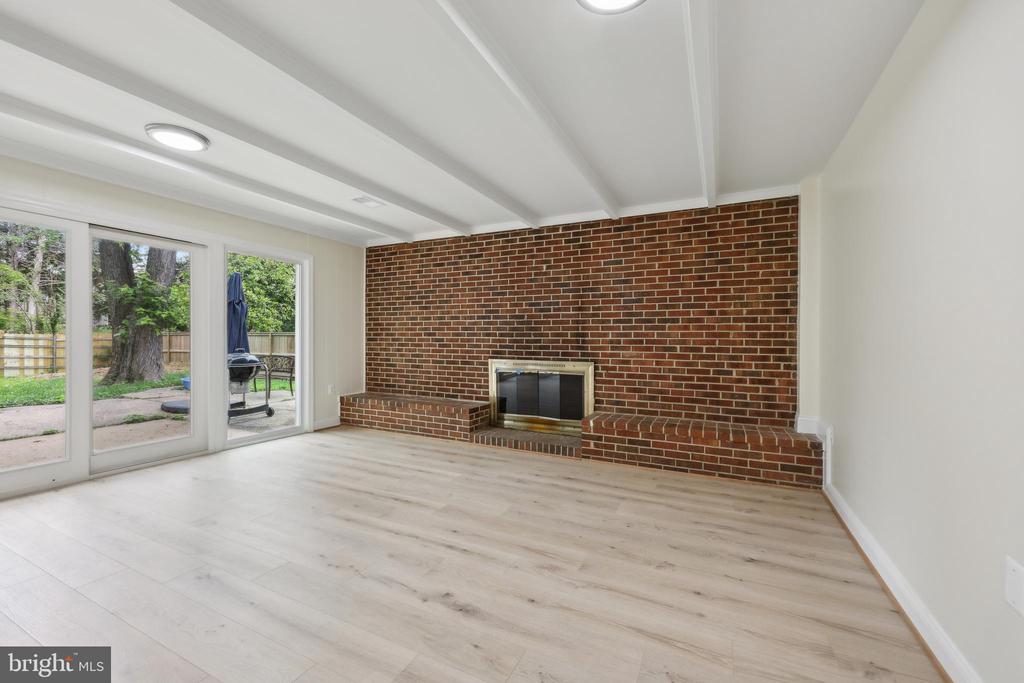 4907 Chanticleer Ave