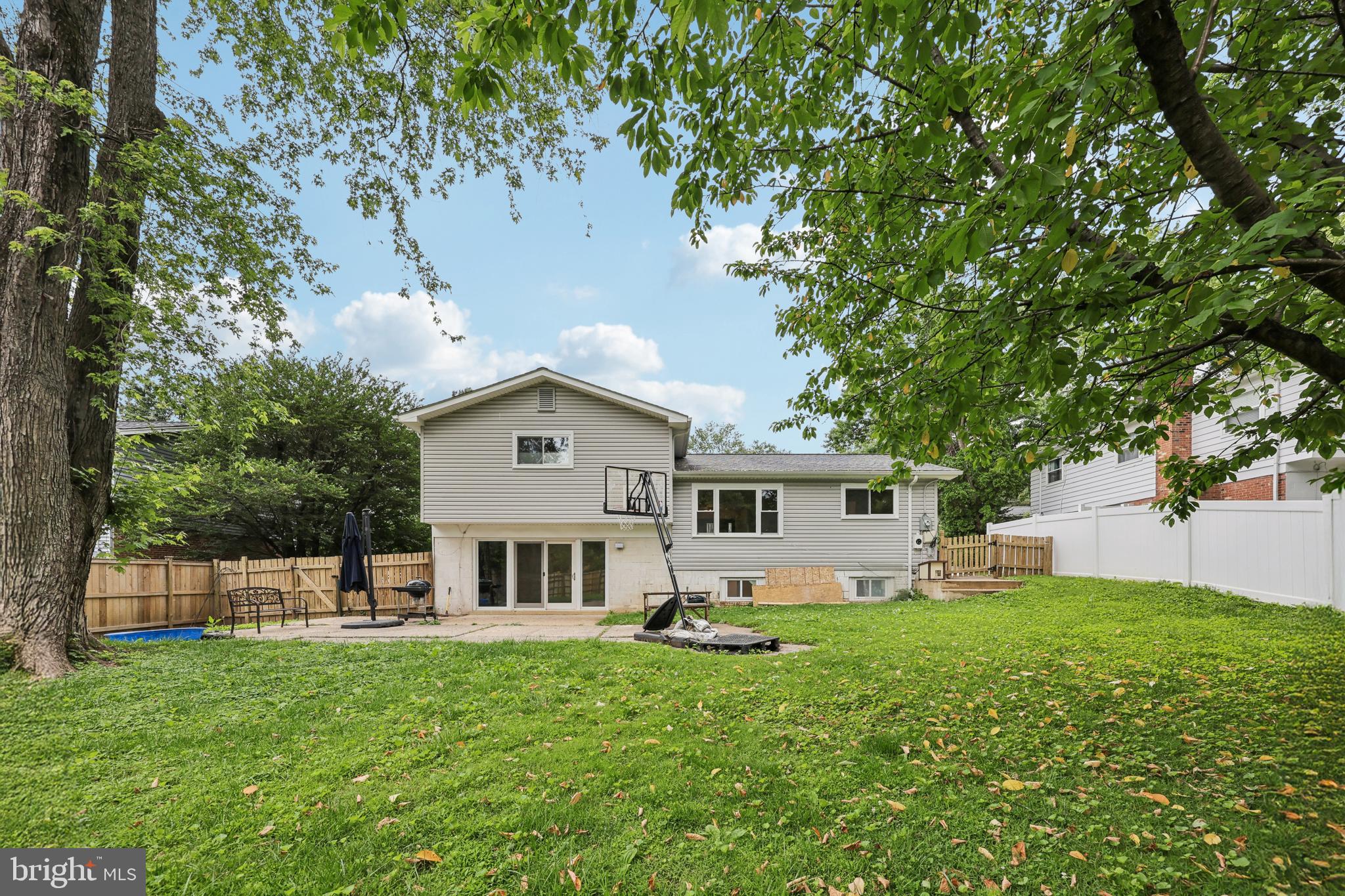 4907 Chanticleer Ave