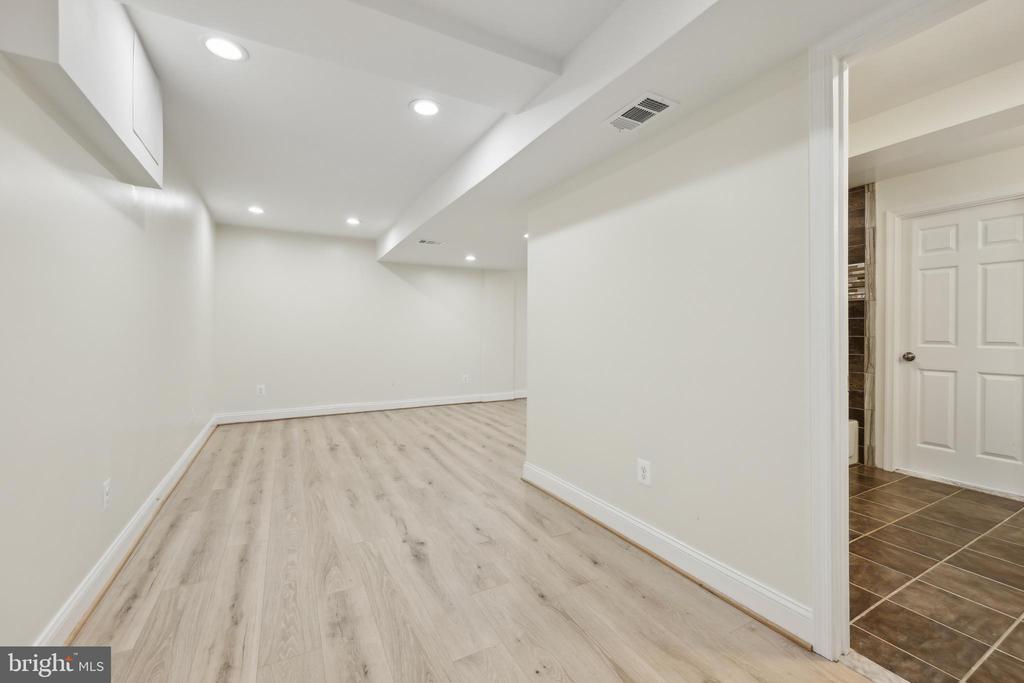 4907 Chanticleer Ave