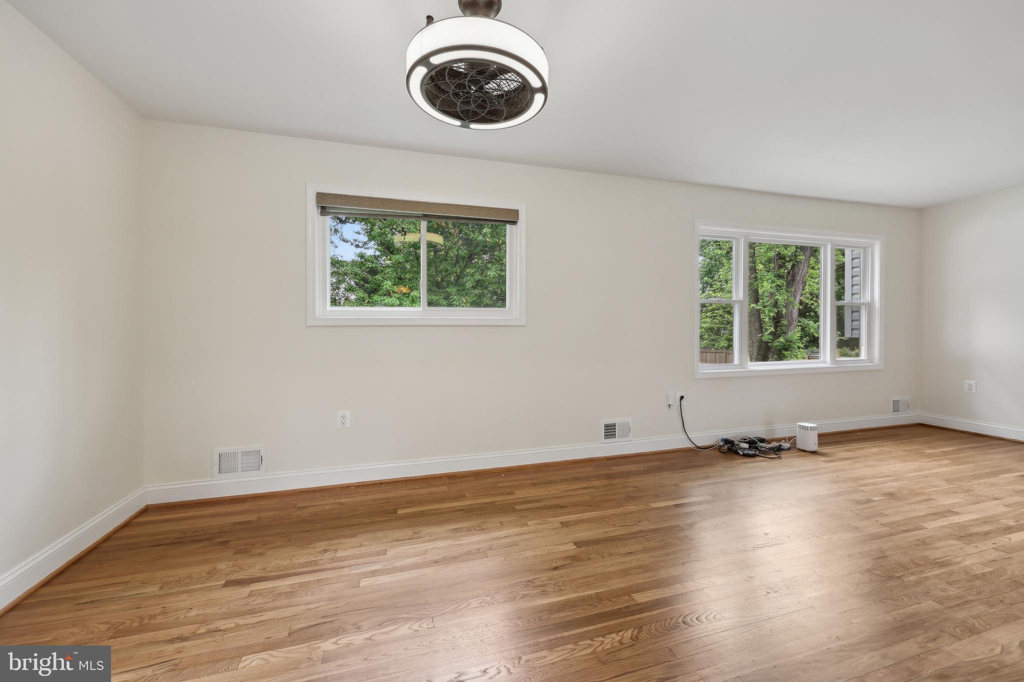 4907 Chanticleer Ave