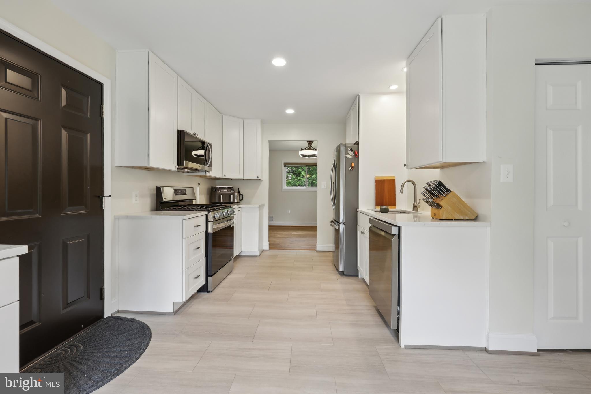 4907 Chanticleer Ave