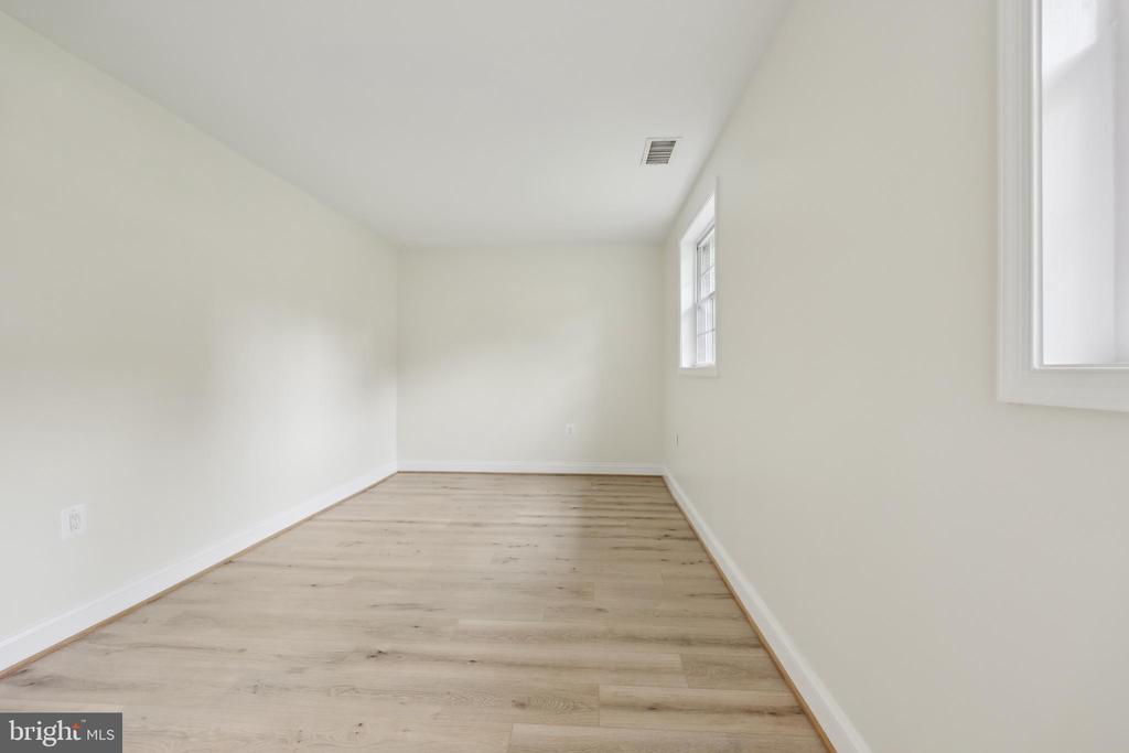 4907 Chanticleer Ave