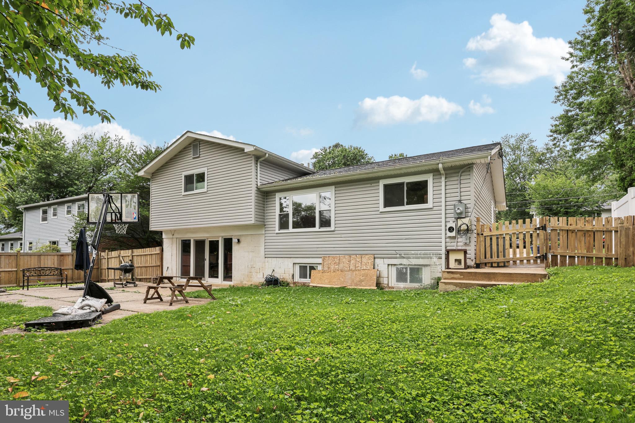 4907 Chanticleer Ave