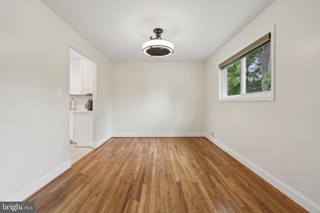 4907 Chanticleer Ave