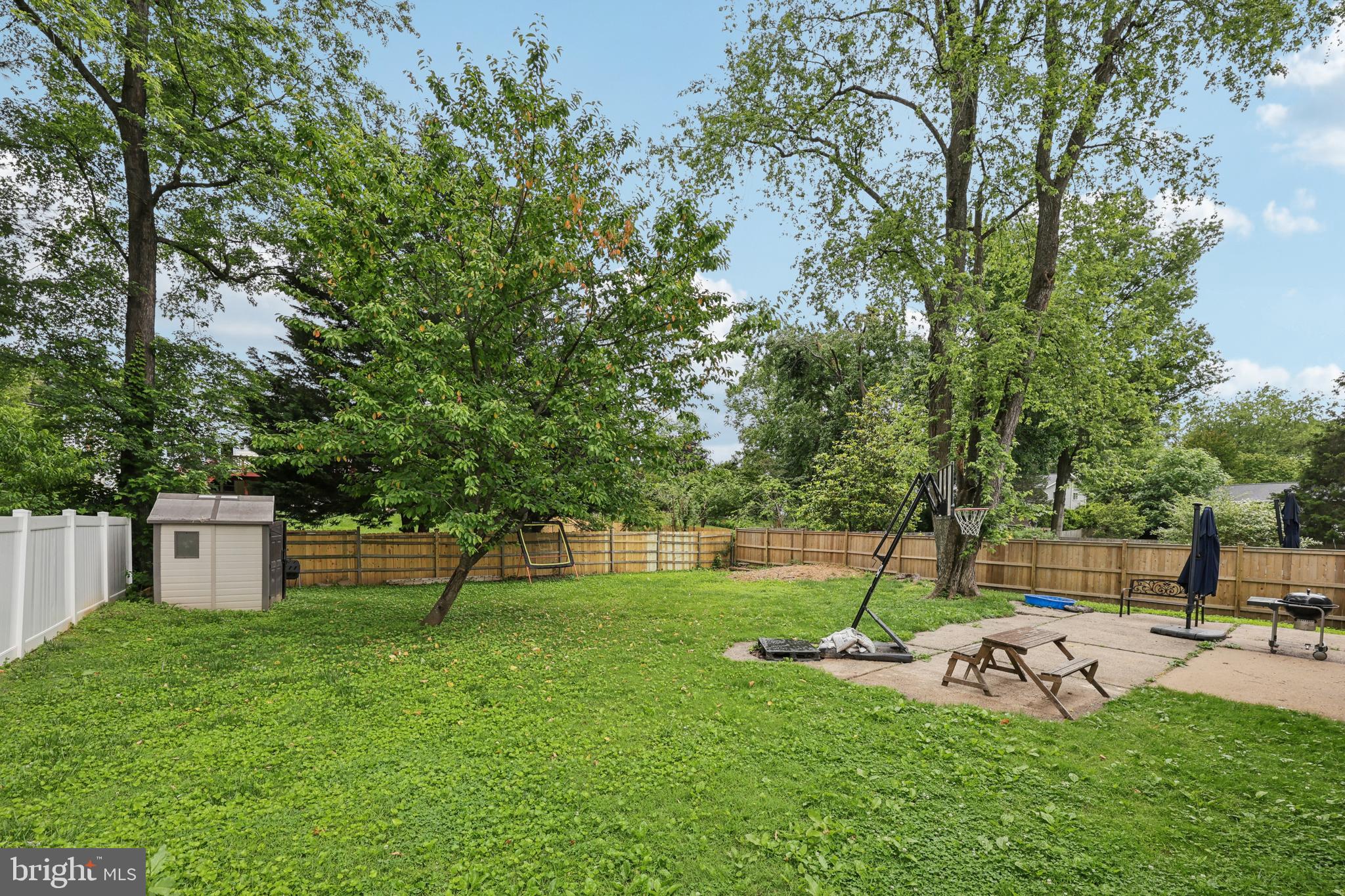 4907 Chanticleer Ave