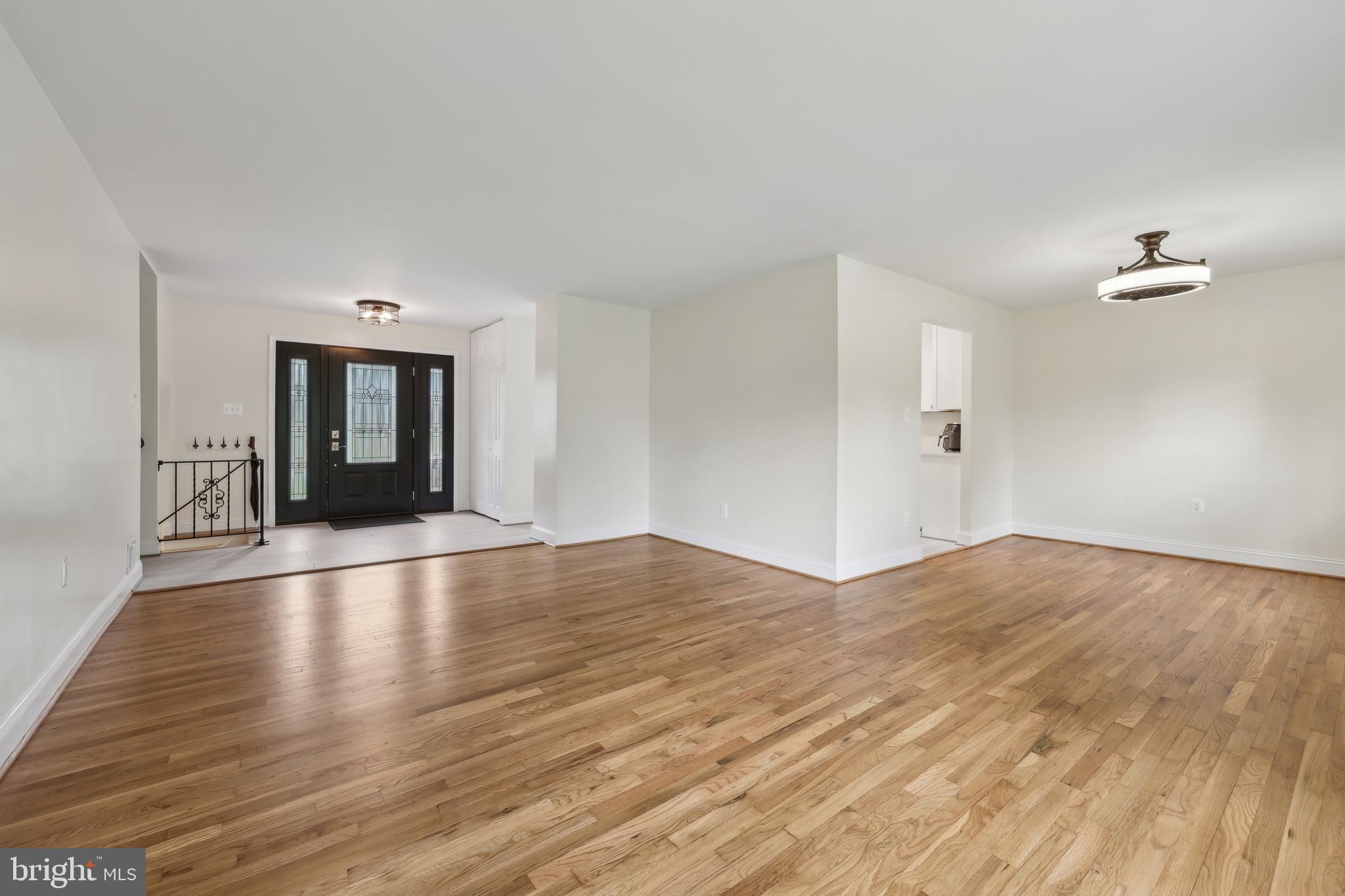 4907 Chanticleer Ave