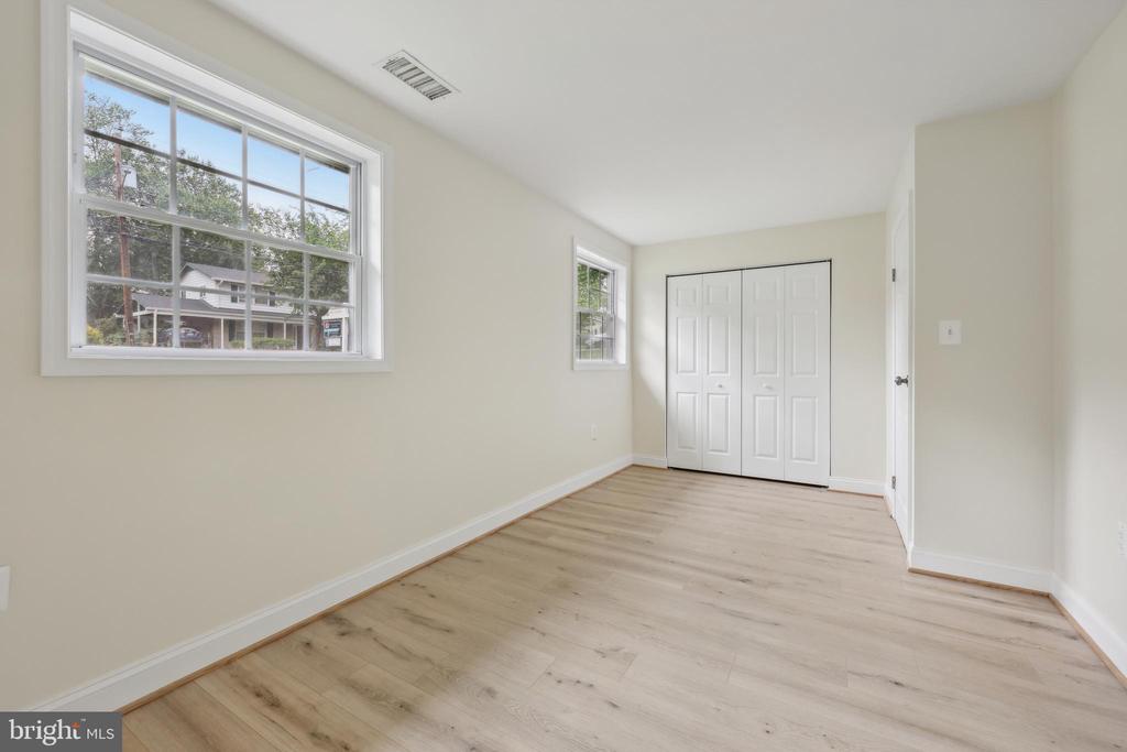 4907 Chanticleer Ave