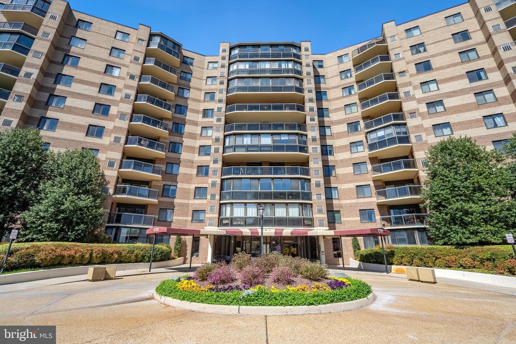8380 Greensboro Dr #817