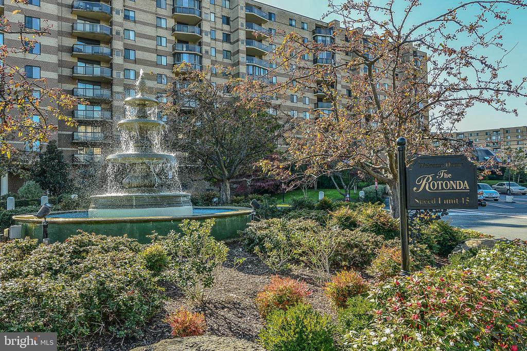 8380 Greensboro Dr #817
