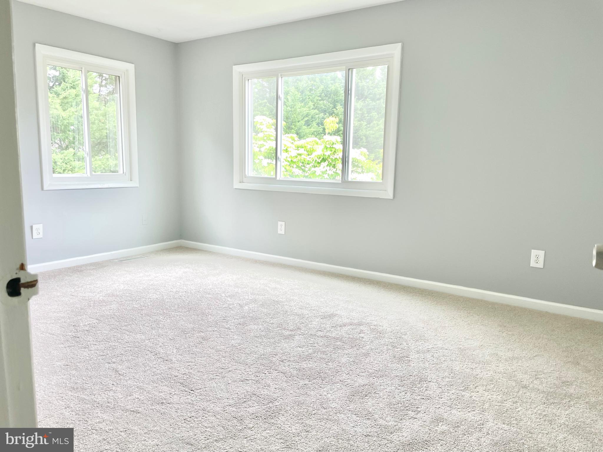 1009 KINGS CT