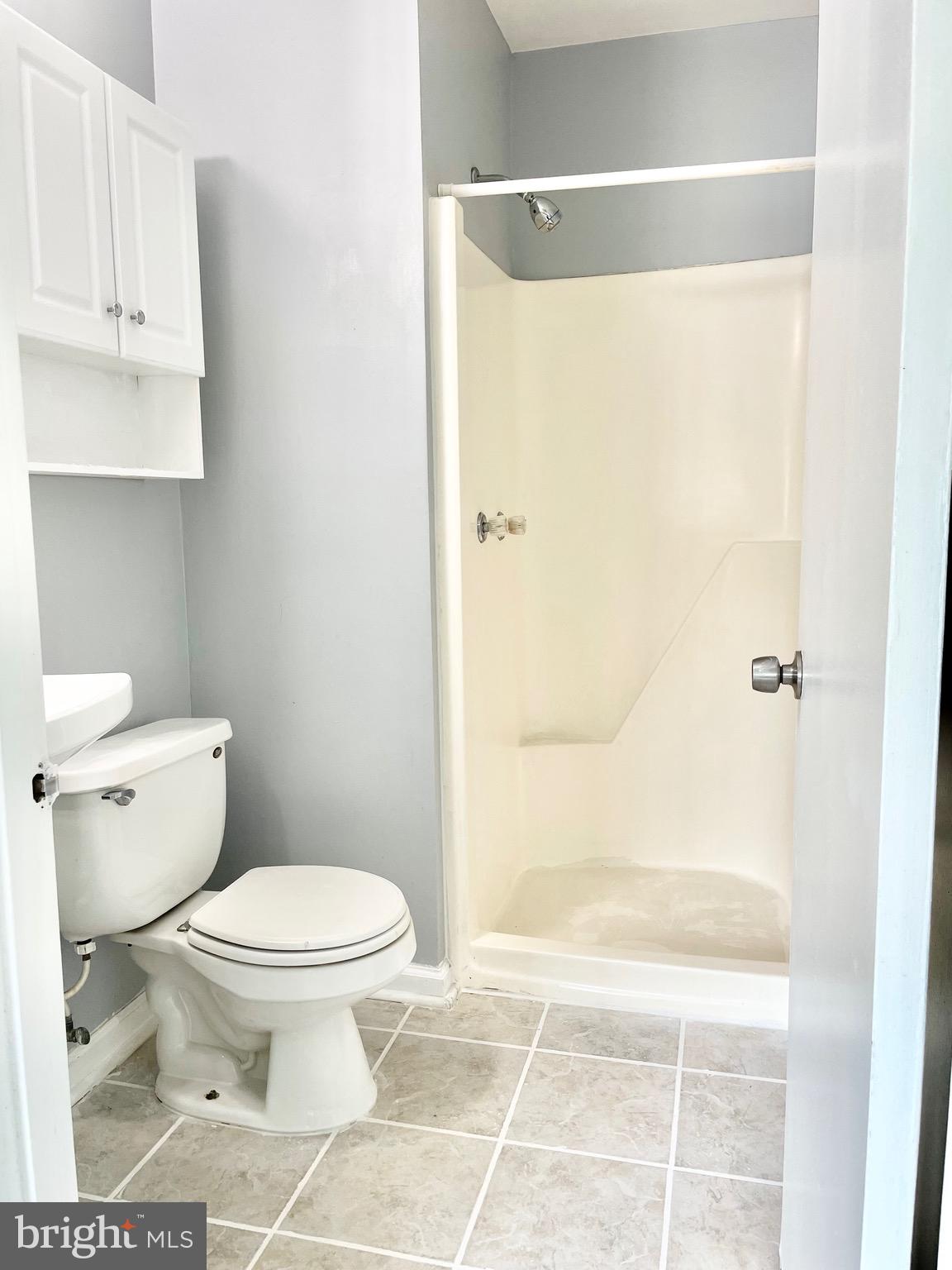 1009 KINGS CT