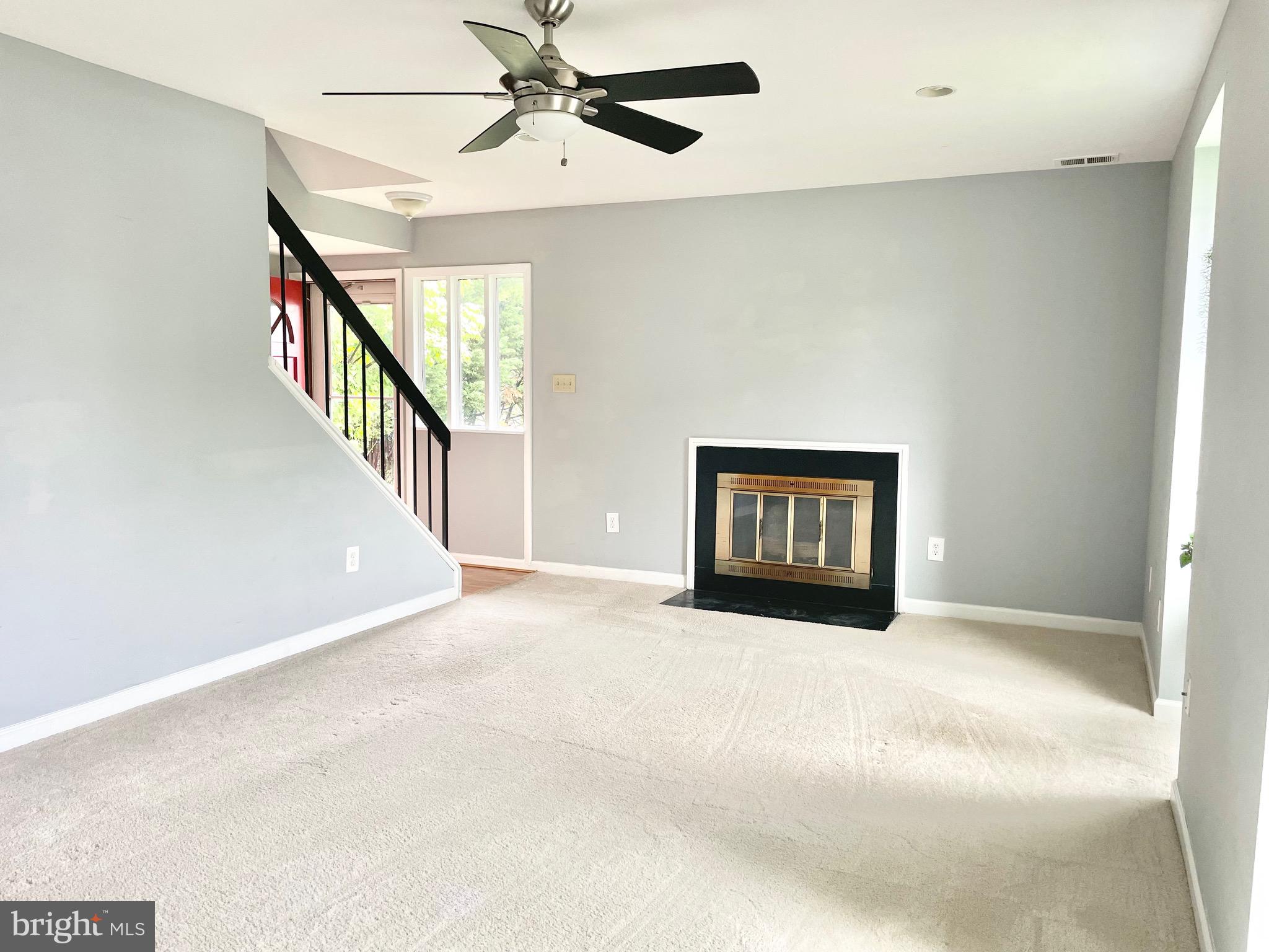 1009 KINGS CT