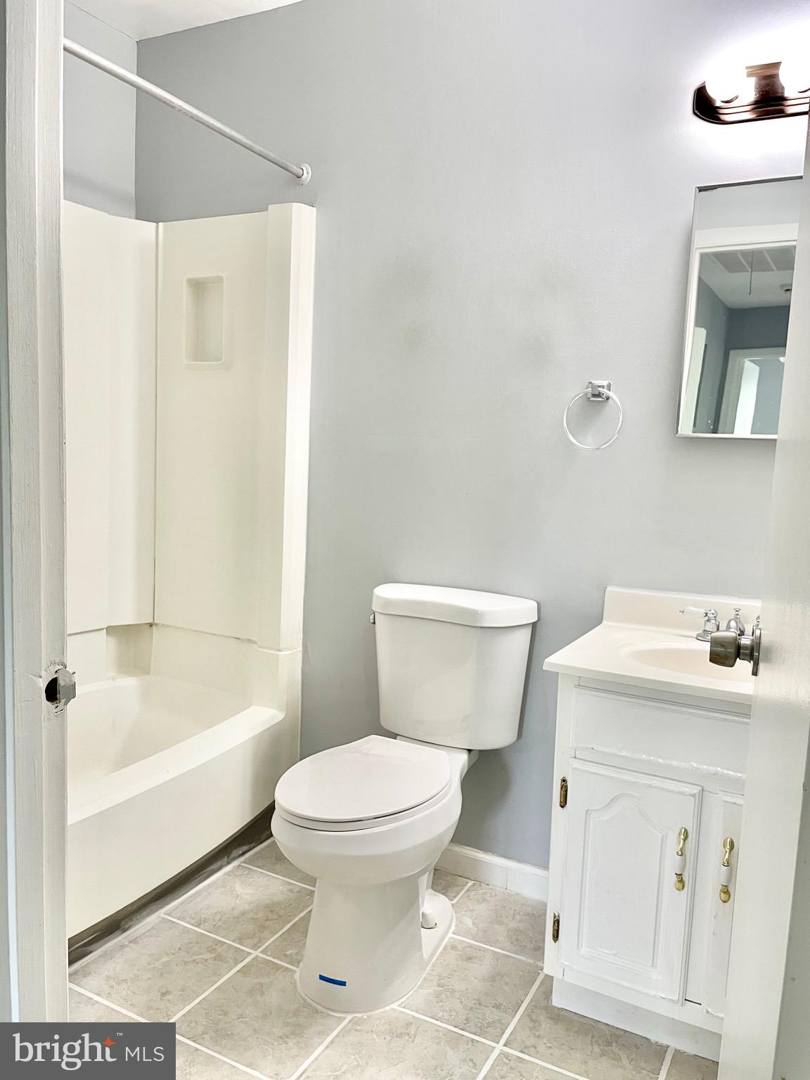 1009 KINGS CT