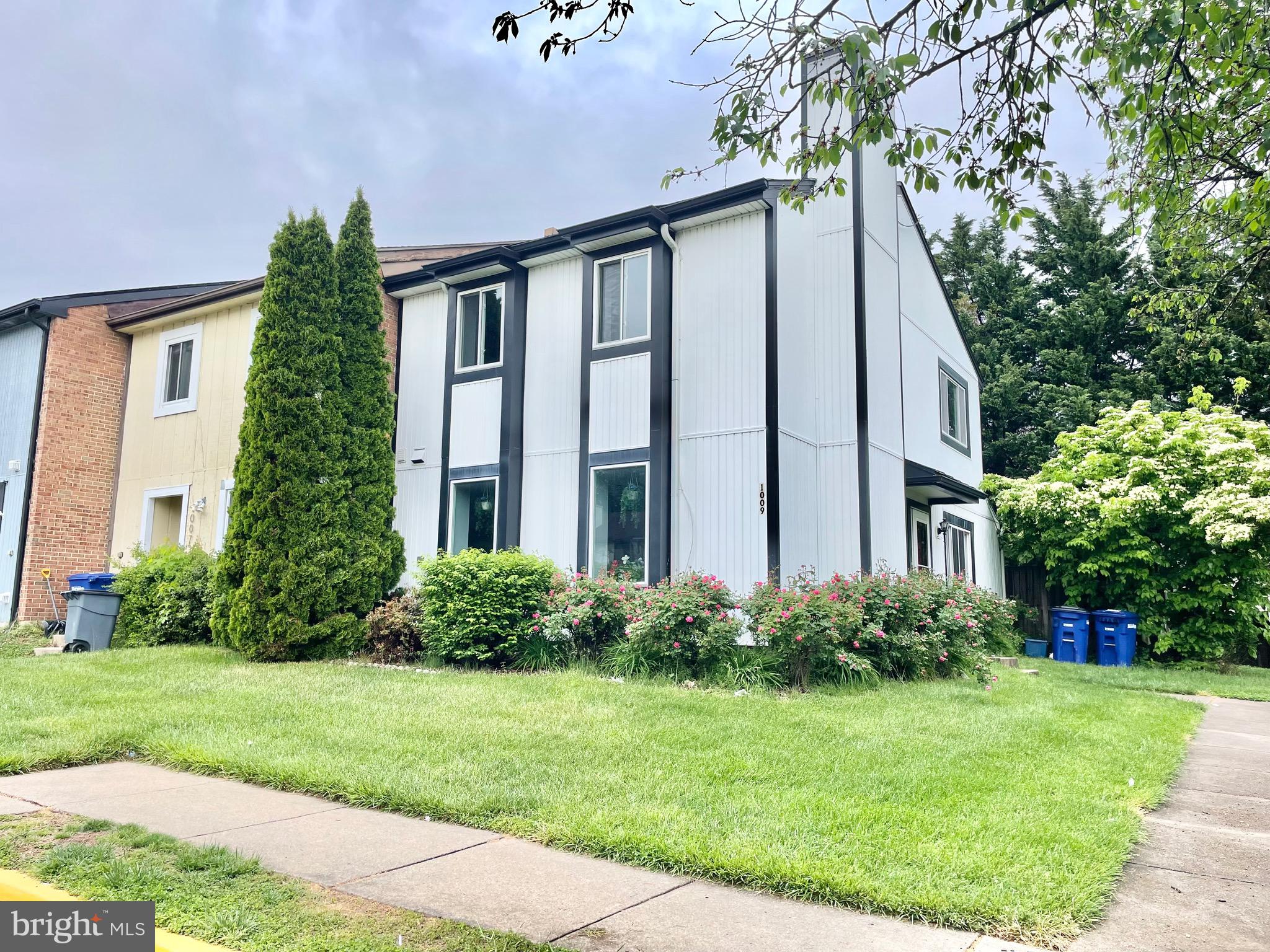 1009 KINGS CT