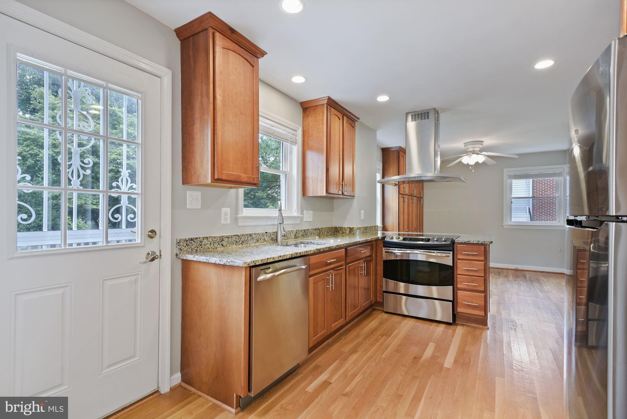 1904 SAWYER PL