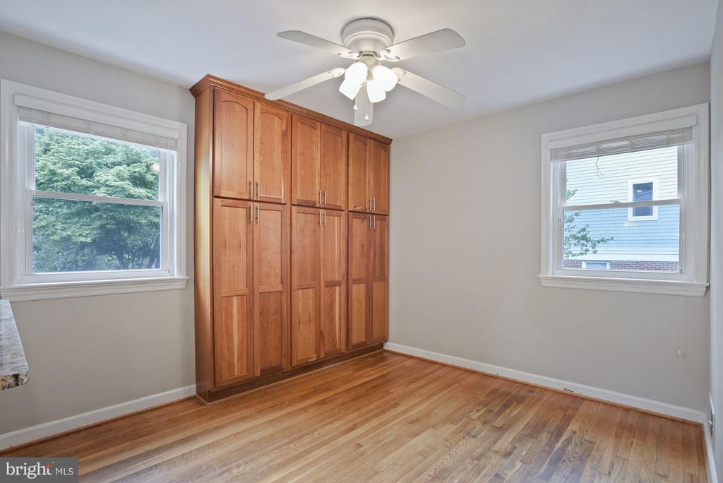 1904 SAWYER PL