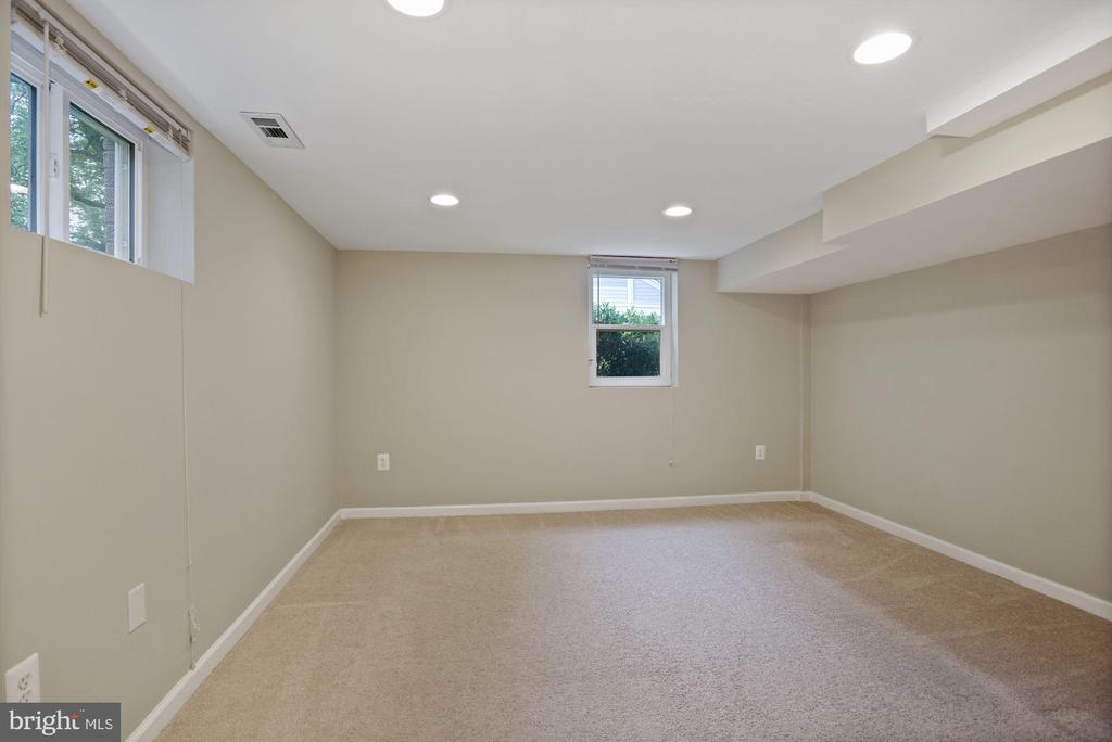 1904 SAWYER PL