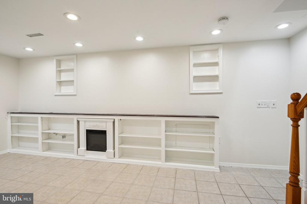 2305 Cavendish Dr