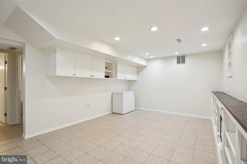 2305 Cavendish Dr
