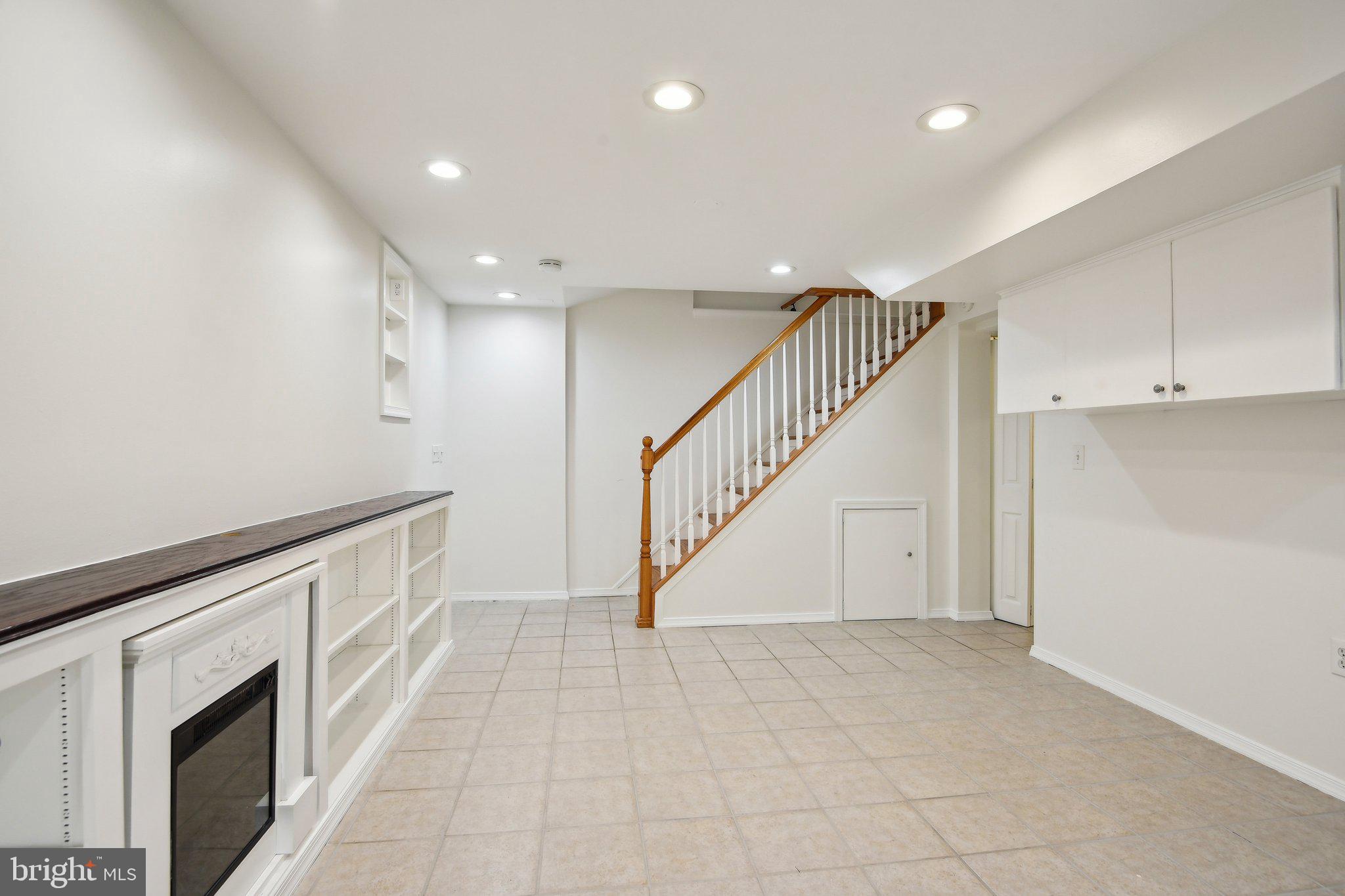 2305 Cavendish Dr