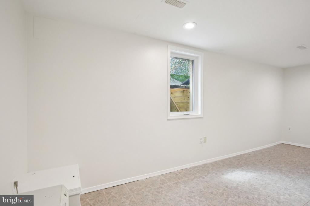 2305 Cavendish Dr