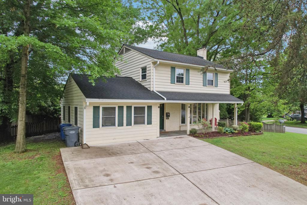 2305 Cavendish Dr
