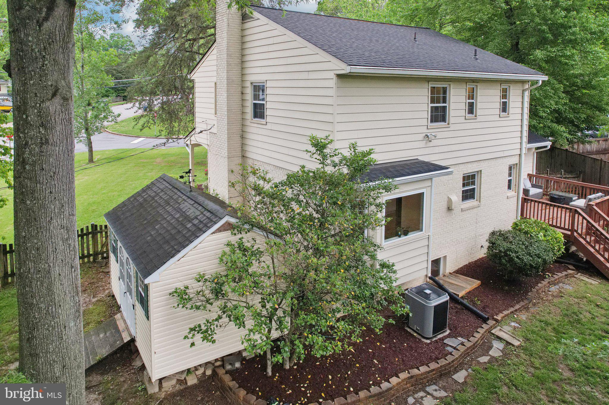 2305 Cavendish Dr