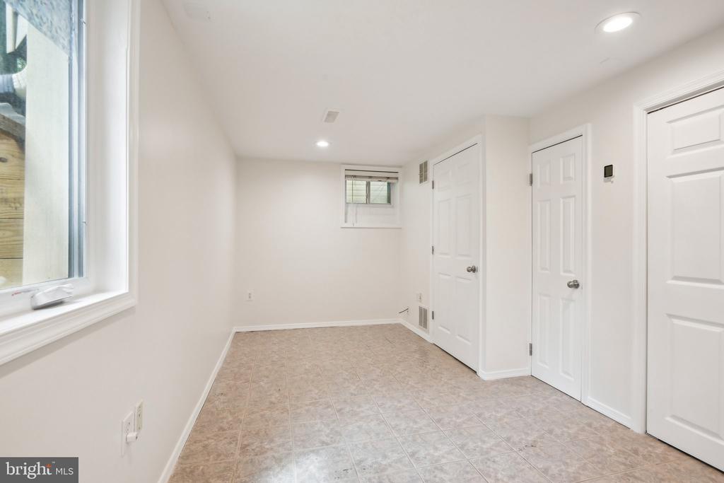 2305 Cavendish Dr