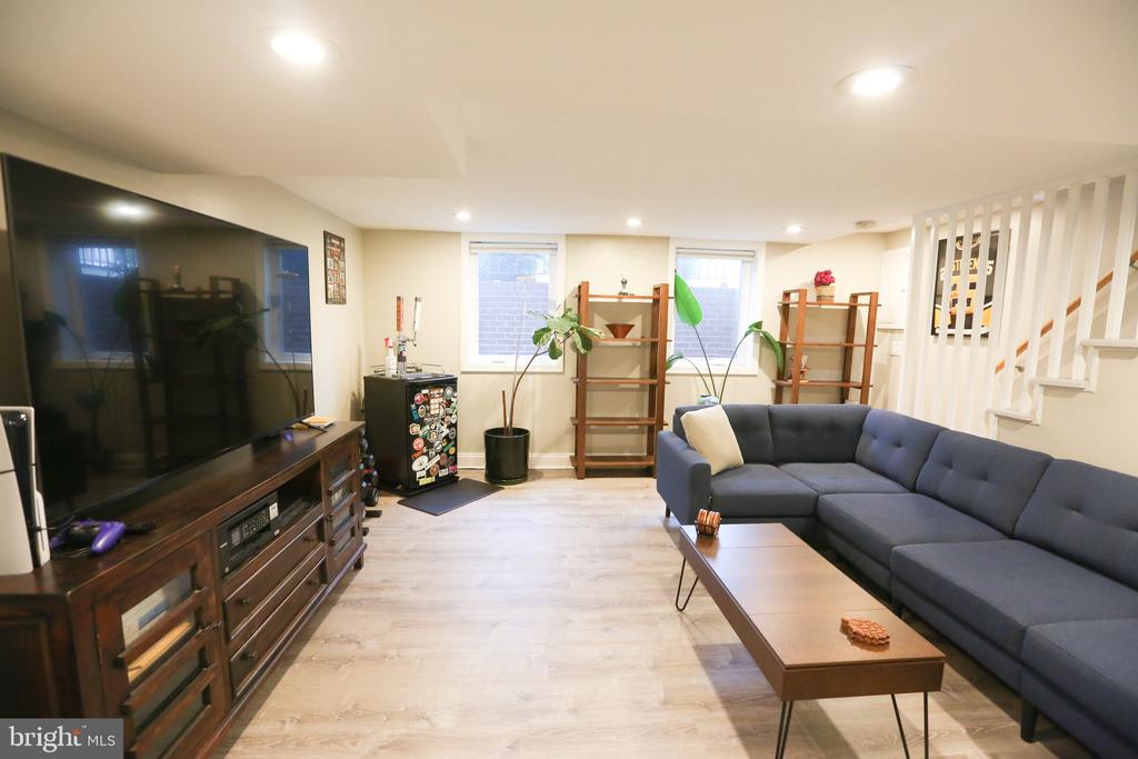 5918 Edgehill Ct