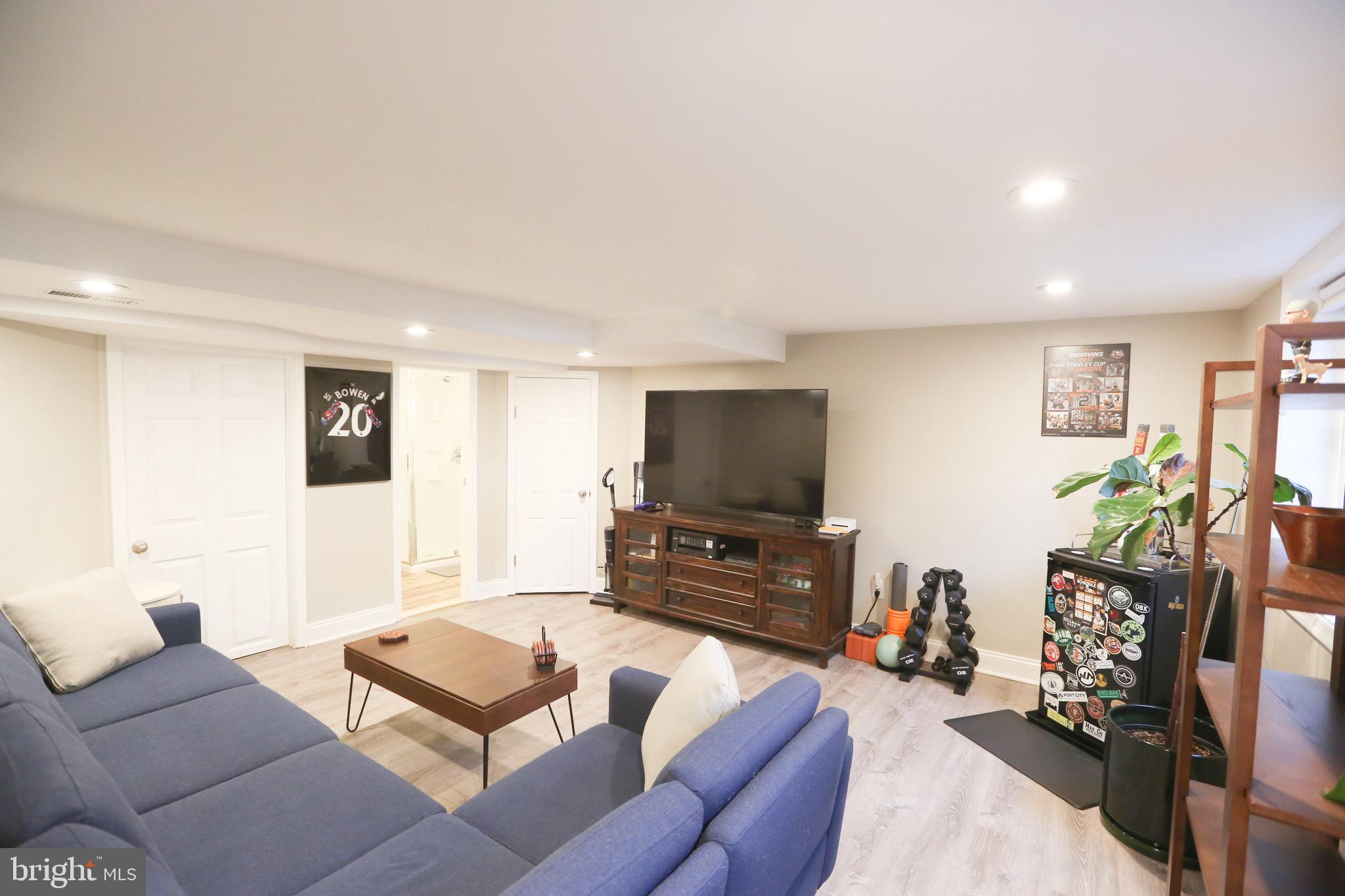 5918 Edgehill Ct