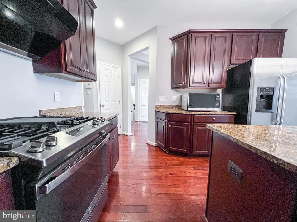 3909 BEEKER MILL PL