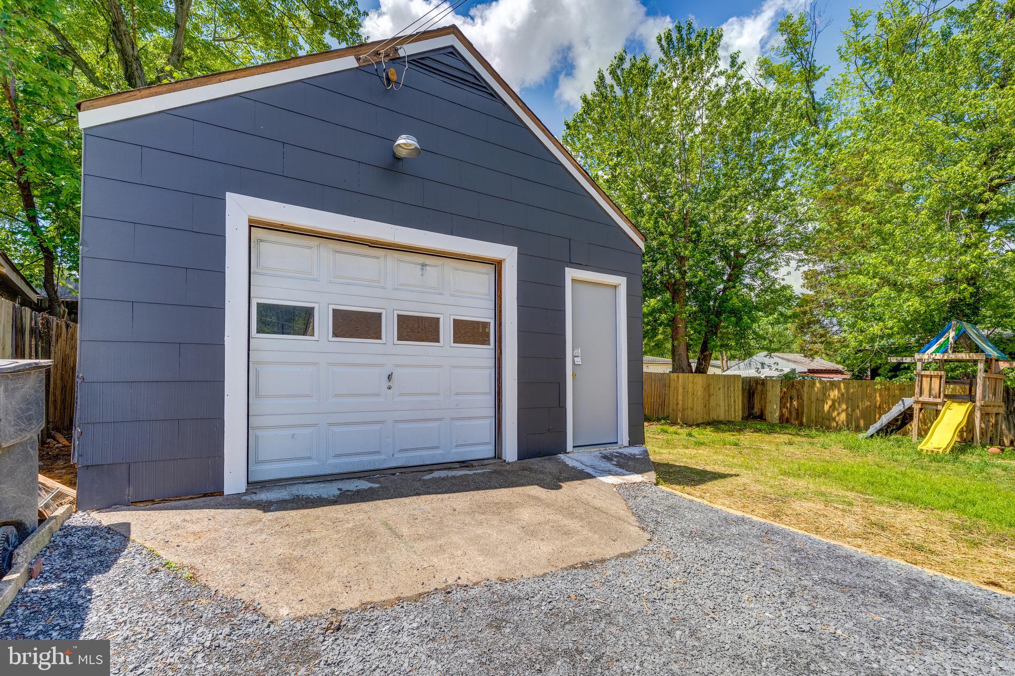 5614 Tremont Dr