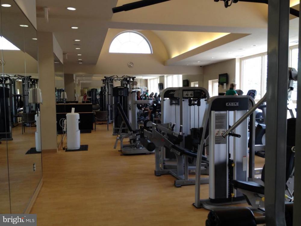 3901 Golf Tee Ct #301