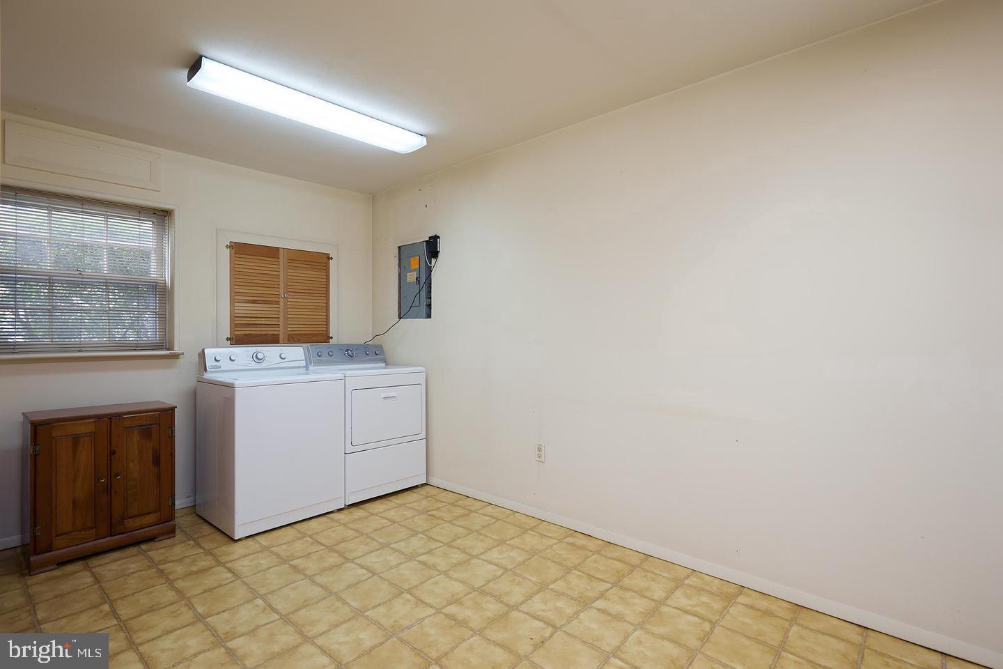 2501 WINDBREAK DR