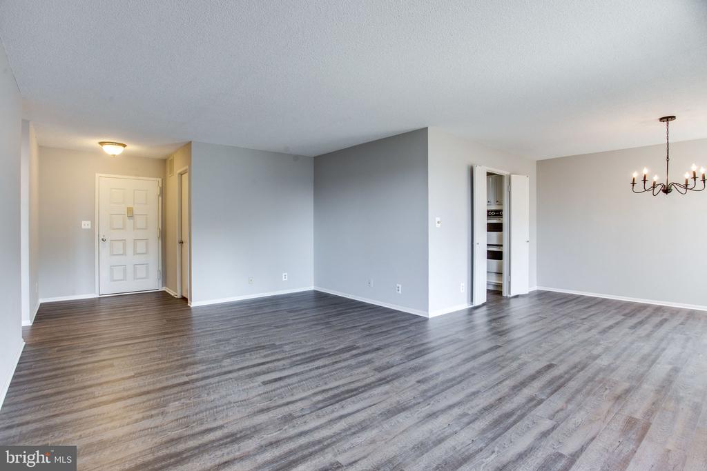 8370 GREENSBORO DR #804