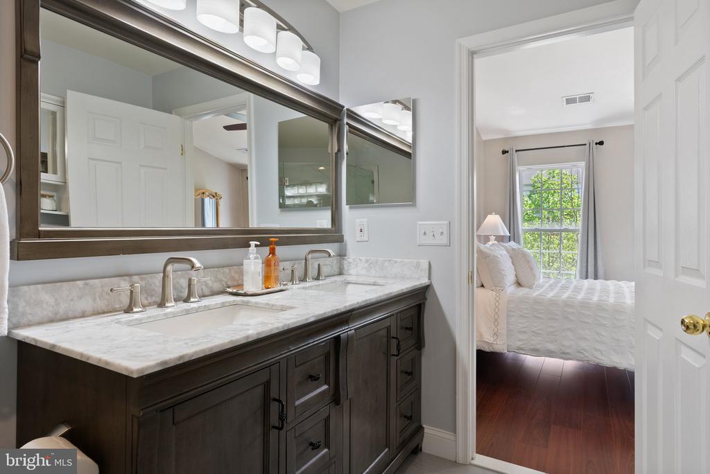 4463-B Beacon Grove Cir #702b