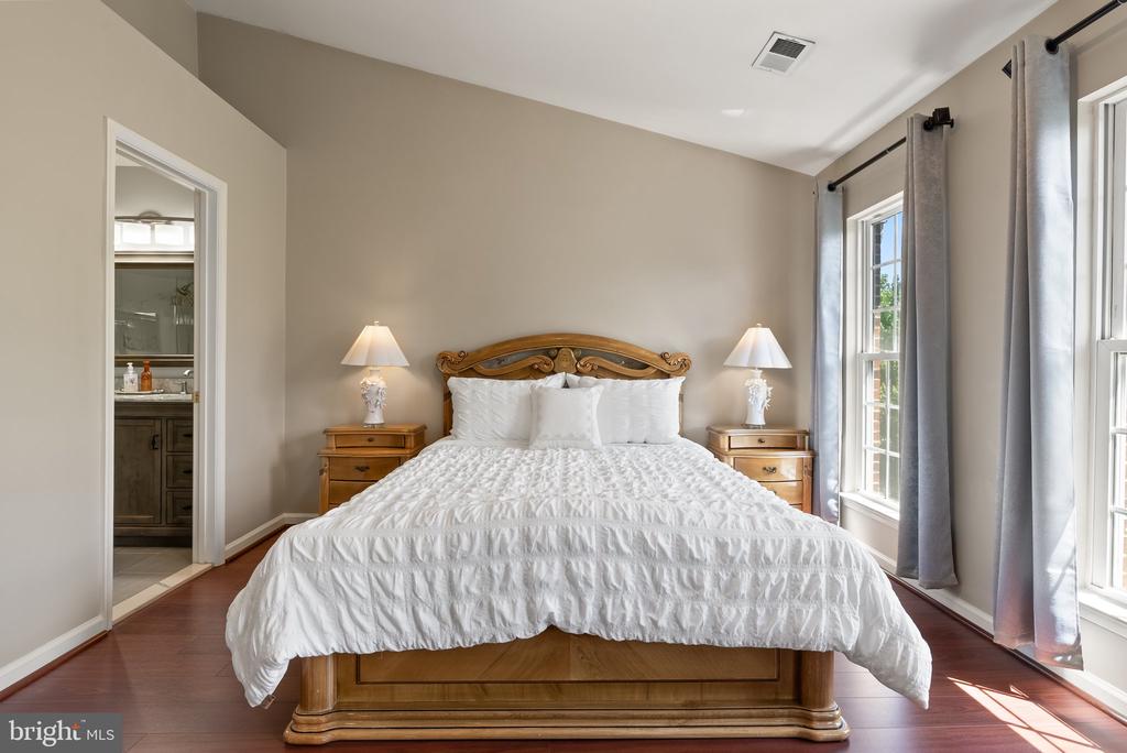 4463-B Beacon Grove Cir #702b
