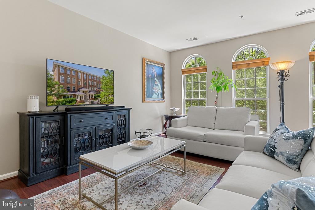 4463-B Beacon Grove Cir #702b