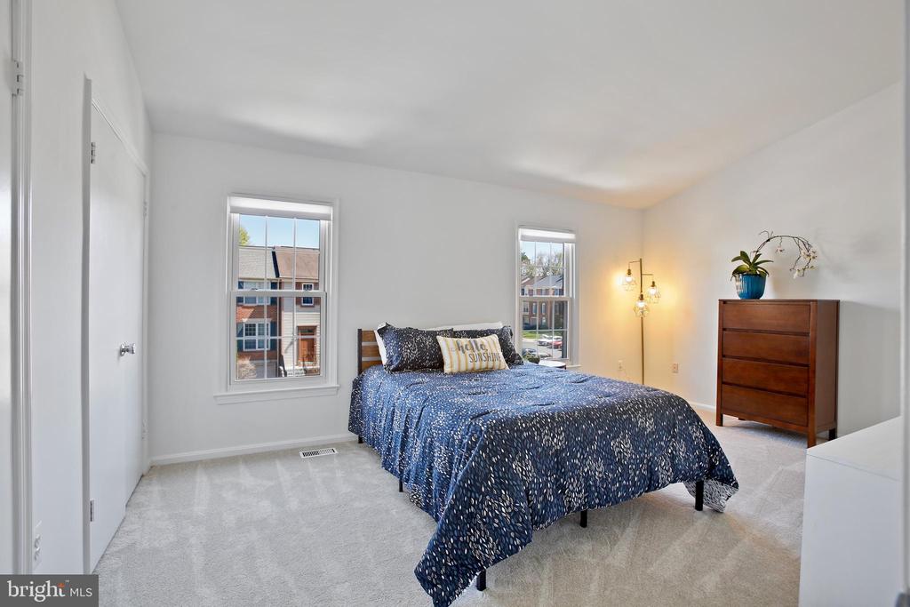 4263 Sleepy Lake Drive