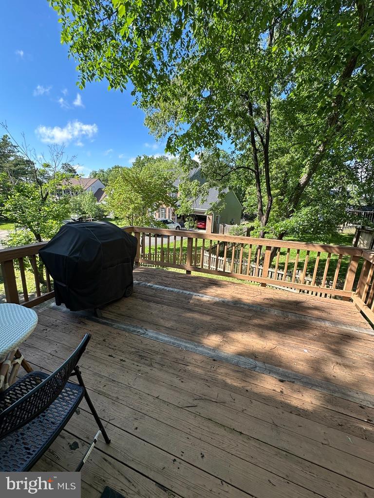 893 BROAD OAKS DR