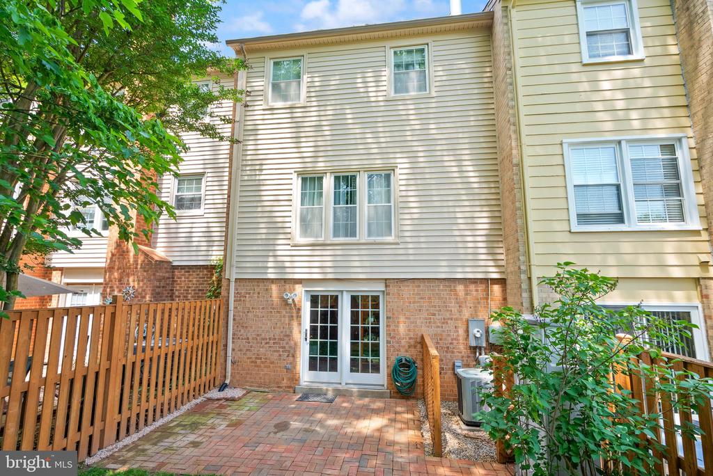 9882 High Water Ct