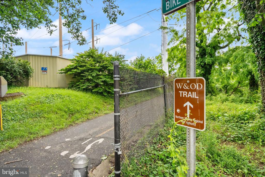 6927 Haycock Rd
