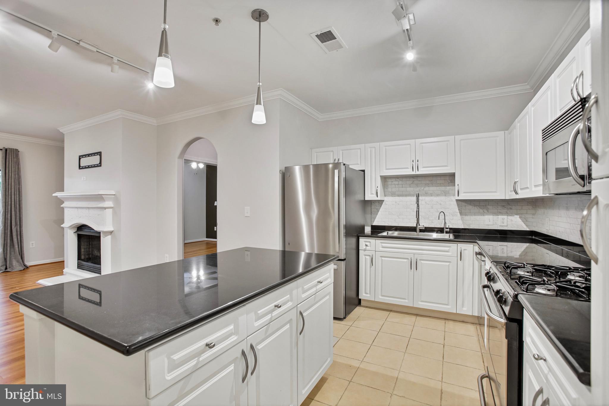 12937 CENTRE PARK CIR #203