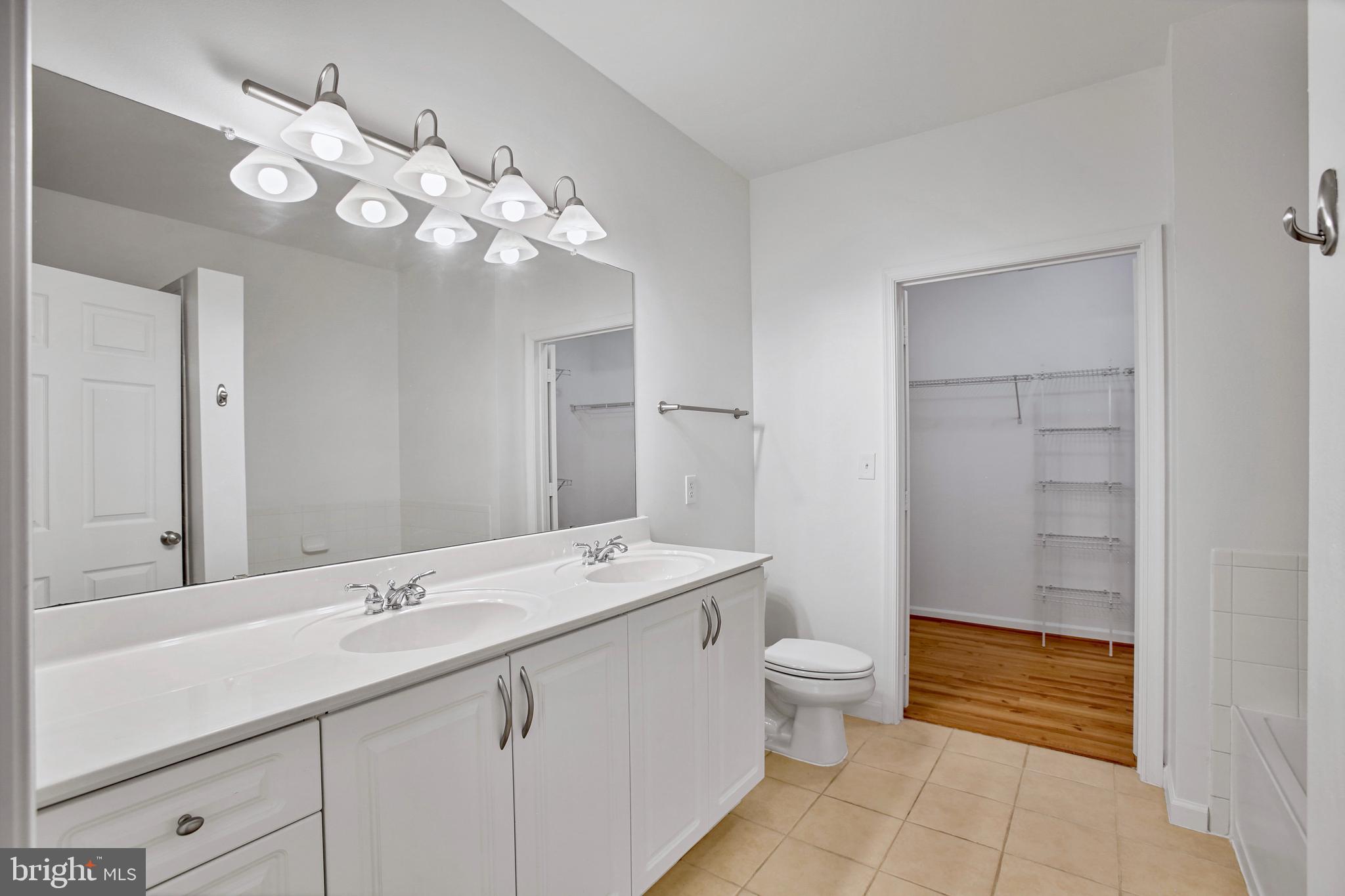 12937 CENTRE PARK CIR #203