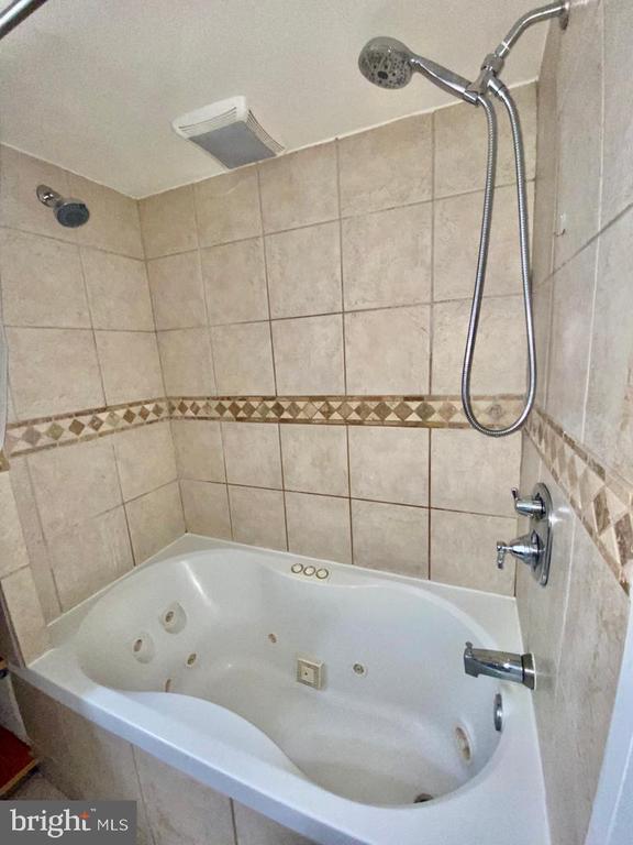 2624 Redcoat Dr #2b